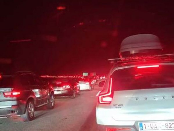 Стотици туристи са блокирани с часове на граничен пункт "Калотина".