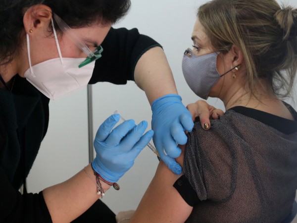 На работа в Кипър – с ваксина или 72-часов тест.