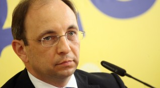 Слави Трифинов обяви че кандидат премиер от партията Има такъв народ