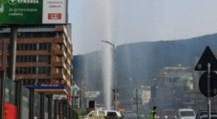 95 годишен водопровод се спука и образува гейзер на столичния булевард