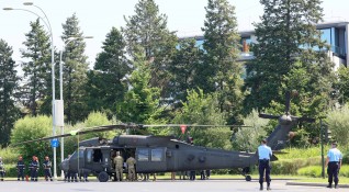 Хеликоптер Блек Хоук на американската армия извърши извънредно кацане днес