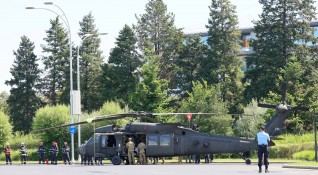 Хеликоптер Блек Хоук на американската армия направи извънредно кацане днес