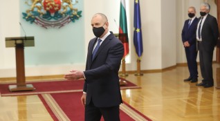 Президентът има амбицията да дърпа конците на България нещо