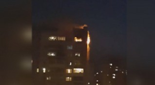 Пожар горя в 16 етажна жилищна кооперация в Стара Загора Огънят