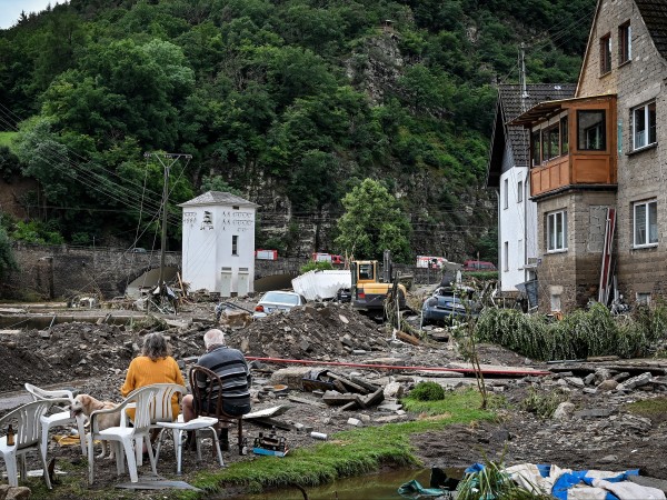 Продължават унищожителните наводнения в Западна Европа - най-малко 70 са