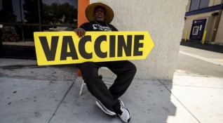 Някои държави въвеждат задължителни ваксинации срещу Ковид 19 за здравни специалисти
