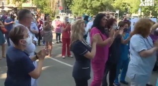 Медиците от Пирогов продължават да протестират Освен оставките на здравния