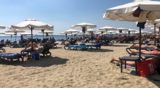 Турсти сигнализират за претъпкани плажове по Южното Черноморие тази година