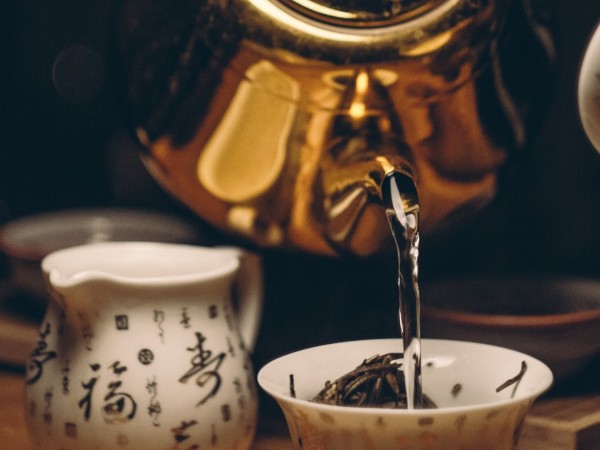 Редовната употреба на билкови чайове и растителни храни са сред