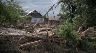 Тежките метеорологични условия в Украйна спряха електроподаването на 838 населени