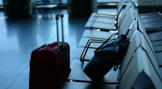 Девет служители на летището в китайския град Нандзин са дали