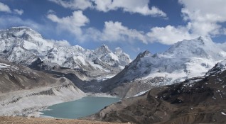 Американски учени откриха в образци от древен лед от Тибетското