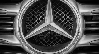 Немската компания Mercedes Benz на Daimler AG обеща да инвестира повече