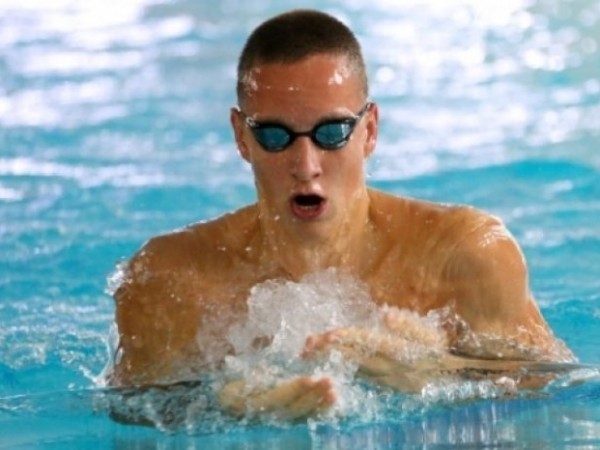 Плувецът Любомир Епитропов се класира за полуфиналите на 200 м