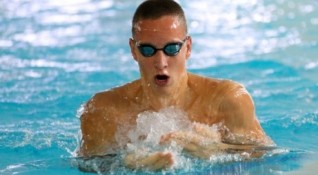 Плувецът Любомир Епитропов се класира за полуфиналите на 200 м
