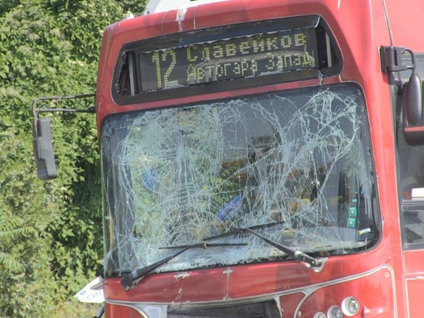 Снимка: БГНЕСКатастрофа с автобус на градския транспорт в Бургас. Инцидентът