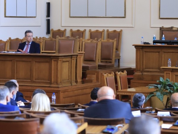 Парламентът освободи Илко Желязков като член и заместник-председател на Бюрото