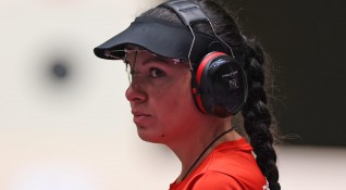 Антоанета Костадинова е на трето място в квалификациите на дисциплината