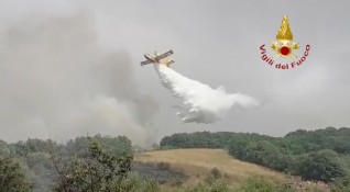 Италиански области продължават борбата с много горски пожари предаде ДПА