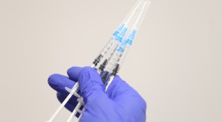 Педагозите в София които се ваксинират срещу коронавирус могат да