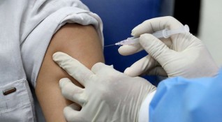 Задължителна имунизация срещу COVID 19 ще бъде въведена до 2 3 месеца