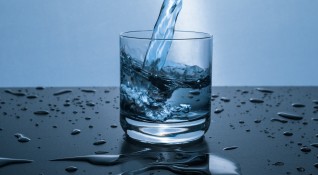 Един от най популярните митове относно консумацията на вода е че