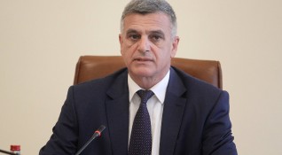 Премиерът Стефан Янев разговаря по телефона с премиера на Република
