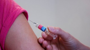 Глоба и 8 дни за отказващите ваксинация срещу коронавирус наложи