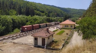 Допълнителен нощен влак ще пътува между София и Бургас от