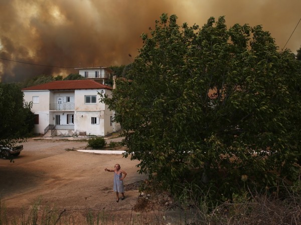 Обстановката в Гърция във връзка с пожарите продължава да бъде
