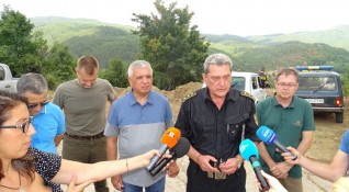 Български пожарникари са спасили две села в Северна Македония от