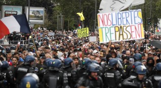 Протестиращи излязоха на улиците в цяла Франция за четвърти пореден