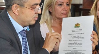 Неясноти в биографията Защитил ли е научна степен бъдещият български