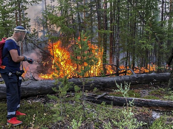 Горските пожари в Сибир продължават да се разрастват и вече