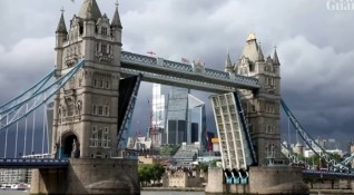 Прочутият мост Тауър в Лондон блокира в отворено положение за
