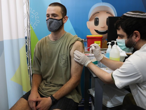 Изправен пред увеличаване на случаите на заразени с коронавируса, Израел