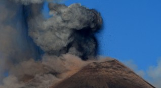 След неотдавнашна продължителна поредица от грандиозни изригвания най високият вулкан в