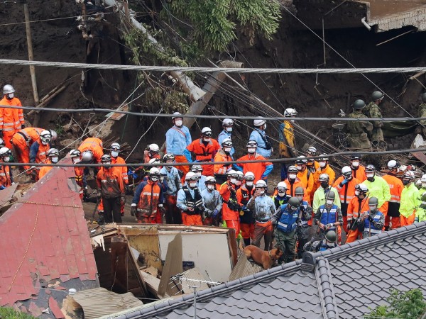 Японските власти издадоха заповед за евакуация на около 2,99 милиона