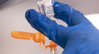 САЩ разрешиха да се поставя трета доза ваксина срещу COVID 19
