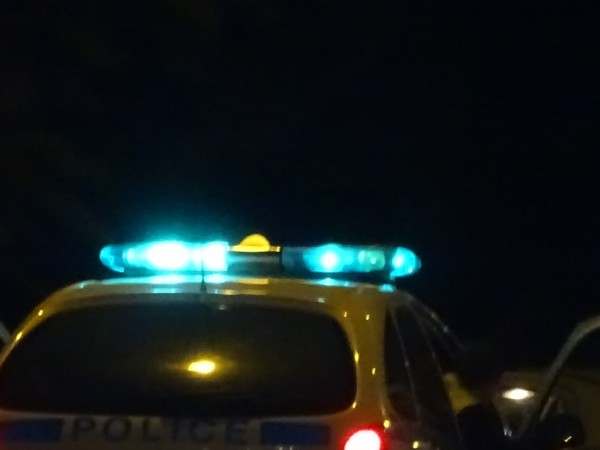 Двама полицаи от Пловдив са пострадали тази нощ по време