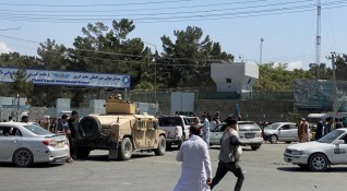 Хаос се възцари на летището в Кабул след като хиляди