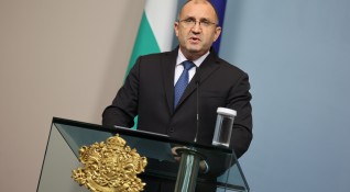 Президентът Румен Радев продължава консултациите с парламентарно представените партии в