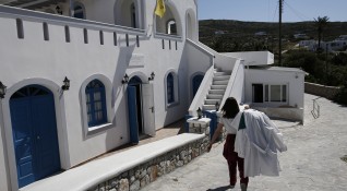 Увеличава се броят на заразените с коронавирус по гръцките острови