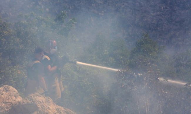 Пожарът край Вилия се разраства, евакуират хората от близките села