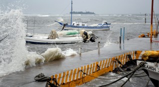 Мощният ураган Грейс връхлетя отново сушата в Мексико предаде БТА