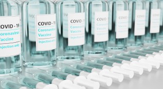 Взависимост от вида им ваксините срещу коронавирус съдържат един или