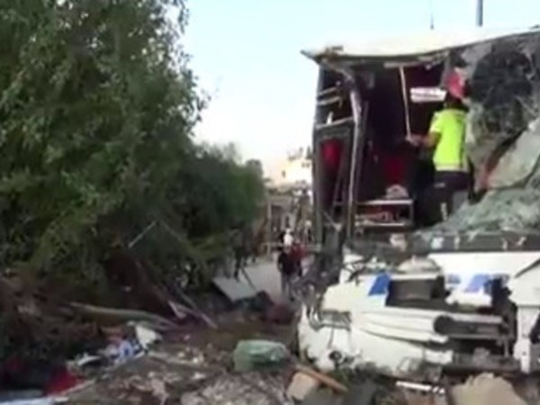 Над 30 души са пострадали в катастрофа с автобус в