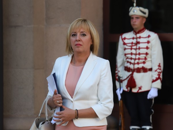 Председателят на парламентарната група на ИБГНИ Мая Манолова призова президента