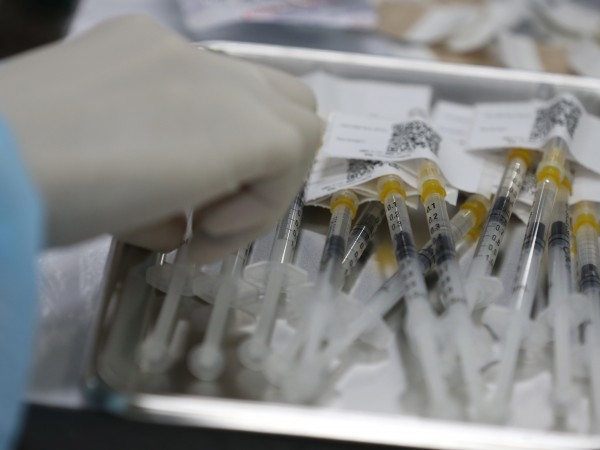 България ще дари на Украйна 50 000 дози ваксини „АстраЗенека“