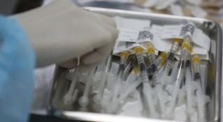България ще дари на Украйна 50 000 дози ваксини АстраЗенека